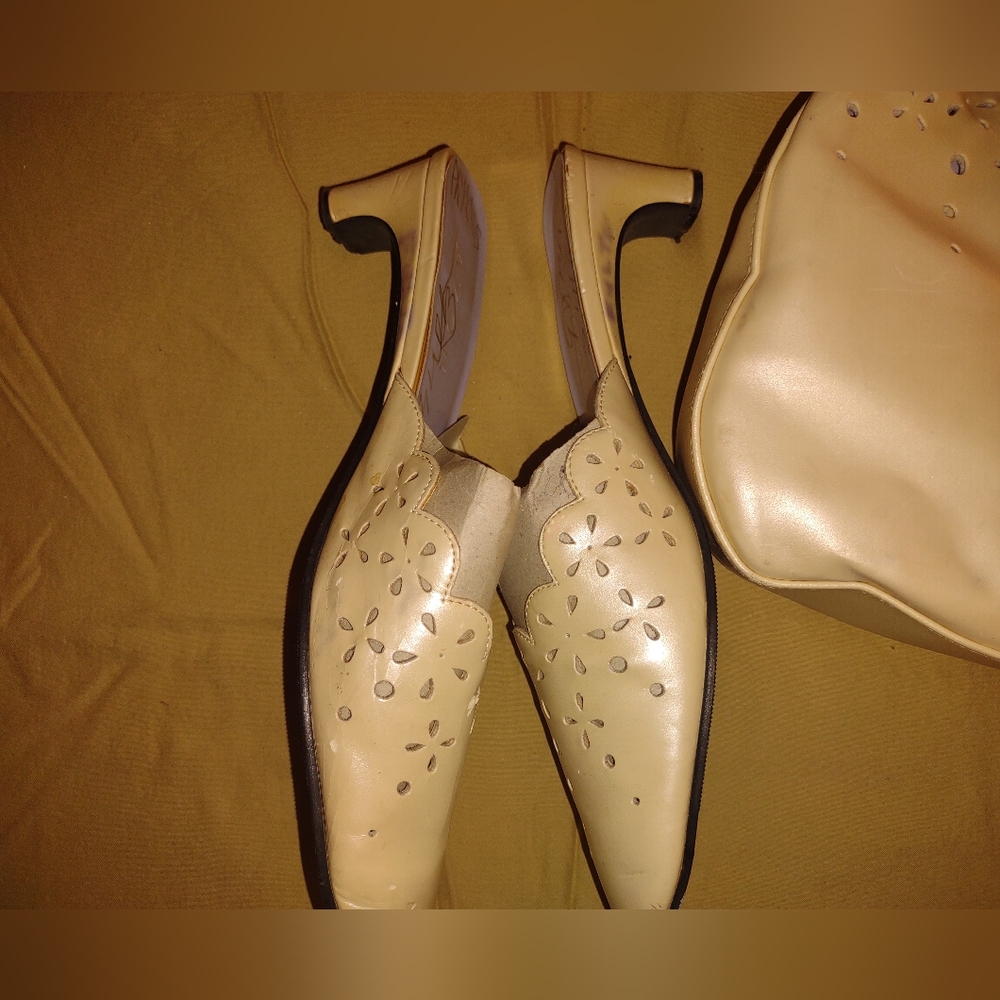Women's Matching Purse and short heels shoes - Picture 3 of 7